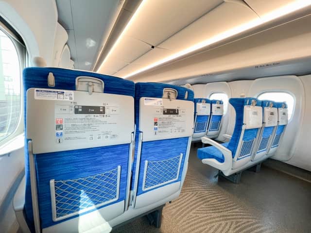 新幹線の車内、座席