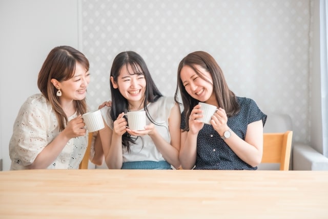 友達と遊ぶ、おしゃべり、くつろぐ、カフェ